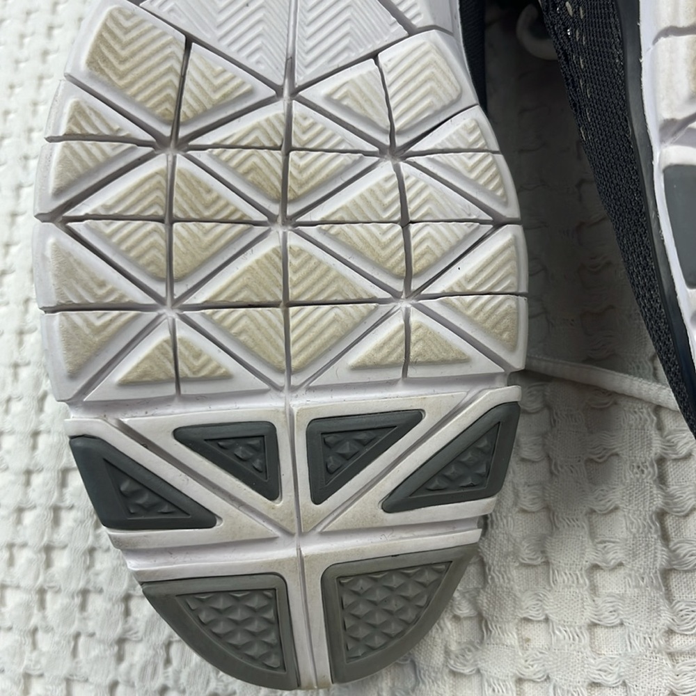 Nike Free Ladies Size 7-1/2 Black & White Running Shoes Pre Owned - Picture 10 of 14